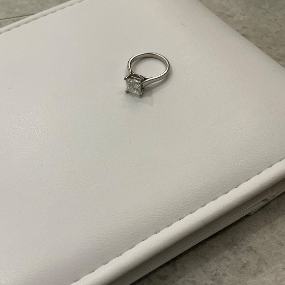 Engagement ring princess cut 2.02 caret natural diamond - Picture 5 of 9